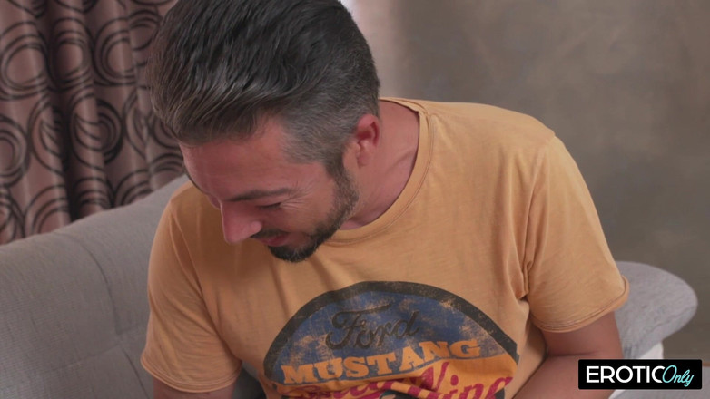 EroticOnlyClips: Cornudo Coño cachondo es follado delante de su marido