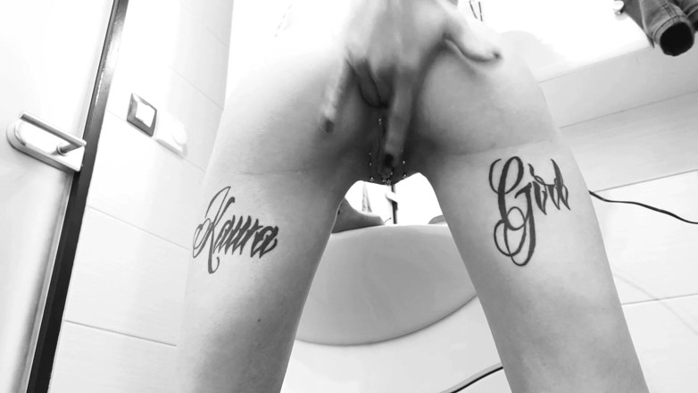 InkedKawaGirl: Drobné prstění zadku