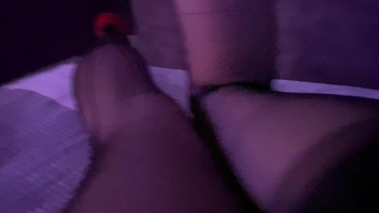 Slowly Tease: #34 класичний чорний нейлон і червоний вінтажний пояс