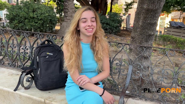 PepePorn: Irina hiç porno yarağı denemedi! Bu 18 yaşındaki bebeğin öğrenmesi gereken çok şey var!