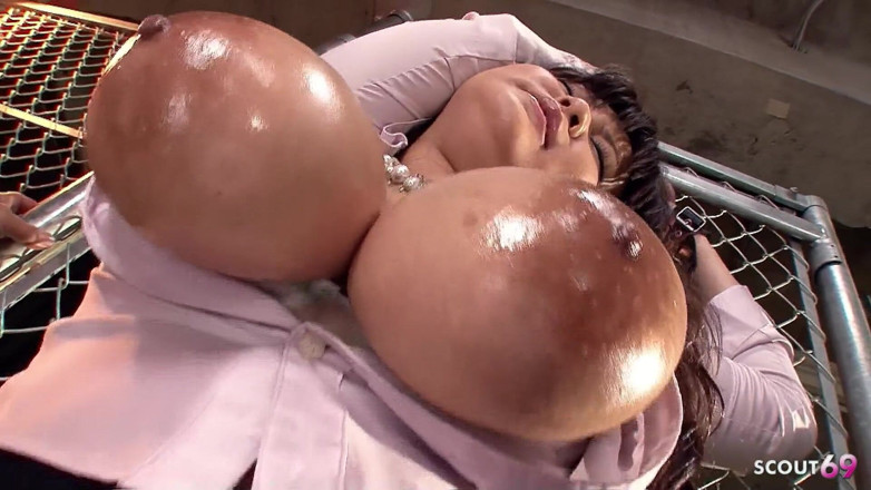 Asian porn collection: Milf japoneză cu țâțe naturale mari Airi legată și futută necenzurat într-un sex în...