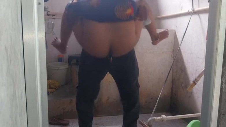 Busty mom: Scopata indiana in piedi