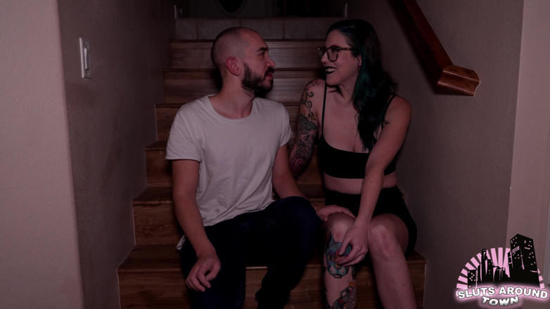 Sluts Around Town: Gothic-slet heeft een anale afspraak met een vreemde op een...