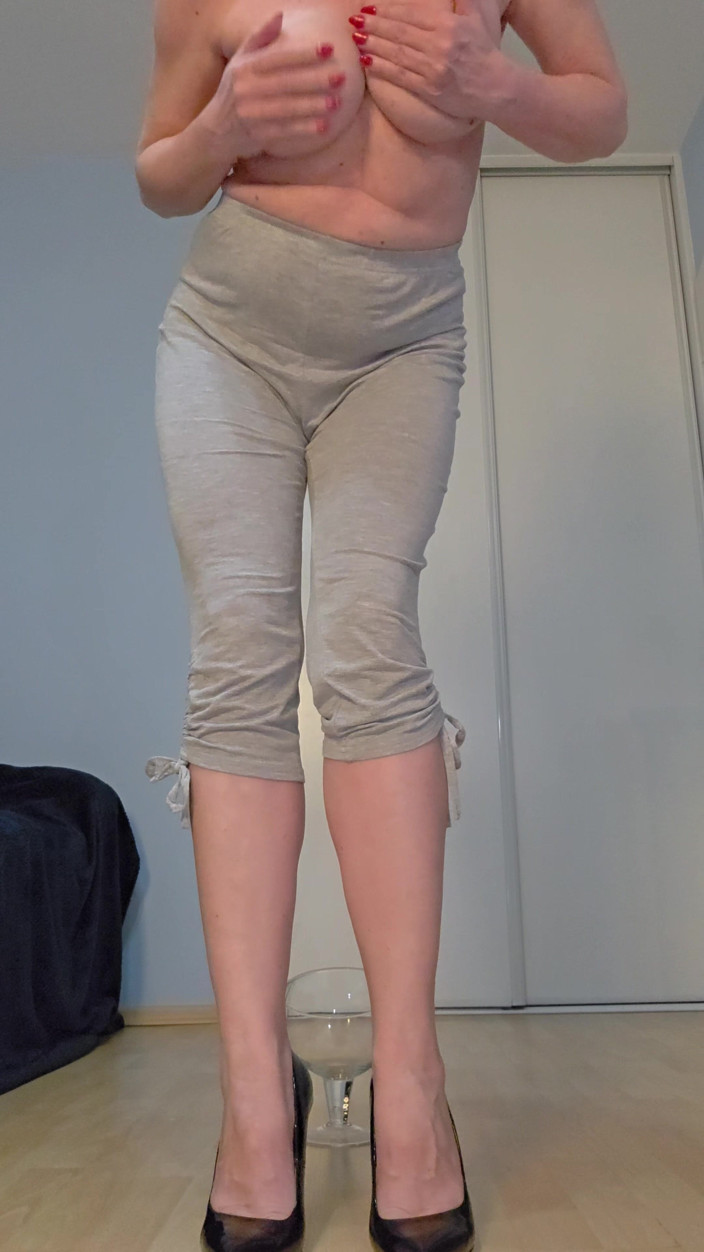 Misses_Jenny: Striptease &amp; Pants Pissing