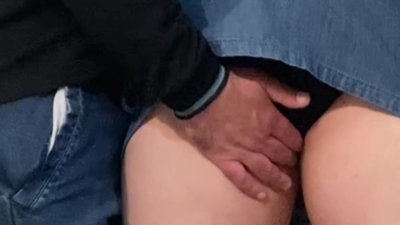 Niki studio: Uau!! Mâna unui străin pervers în chiloții mei sexy