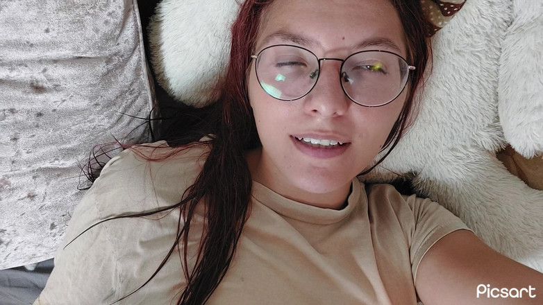 Softbrattypuppy: ねえ、僕の小さなカック、僕の膣を舐めてみる?精液でいっぱいに。