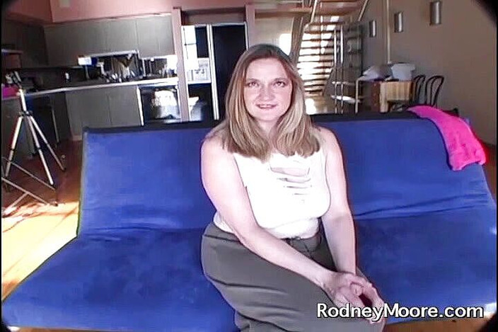 Scale Bustin Babes: BBW MILF slut gets spanked and rims