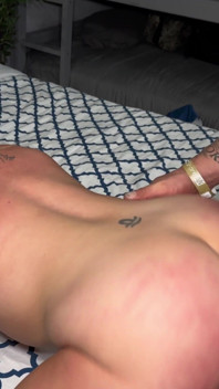 Toro blanco musculoso engendra milf asiática