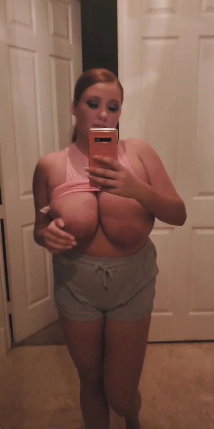 Annabelle Rogers: Att förföriskt avslöja mina bröst, hur mår jag?