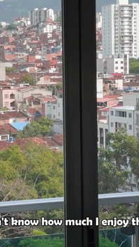 Eu cheguei ao Meu Airbnb em Medellín e eles me receberam com uma prostituta amarrada nua como presente parte 1