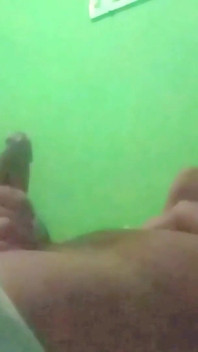 Eu chupei o pau do meu amigo enquanto estava deitado