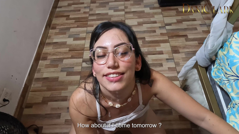 DaniClark: 酒店房客吮吸我的鸡巴