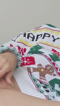 Permainan solo dubur Krismas dengan dildo