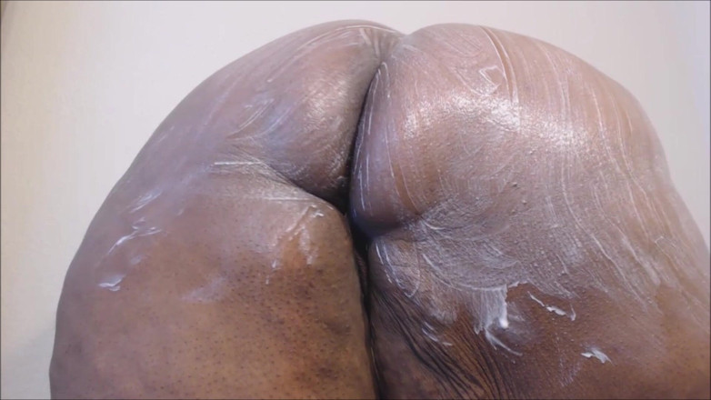 Josie4yourpleasure: Lotioning My Ass