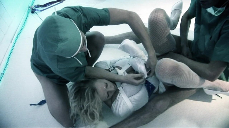 Dark Kinky Fantasies: Att behandla en sexgalen bystig blondin kan vara en utmanande...