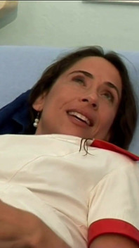 Doctor Piss - jovem gostosa recebe urinterapia em cirurgia privada do médico Piss