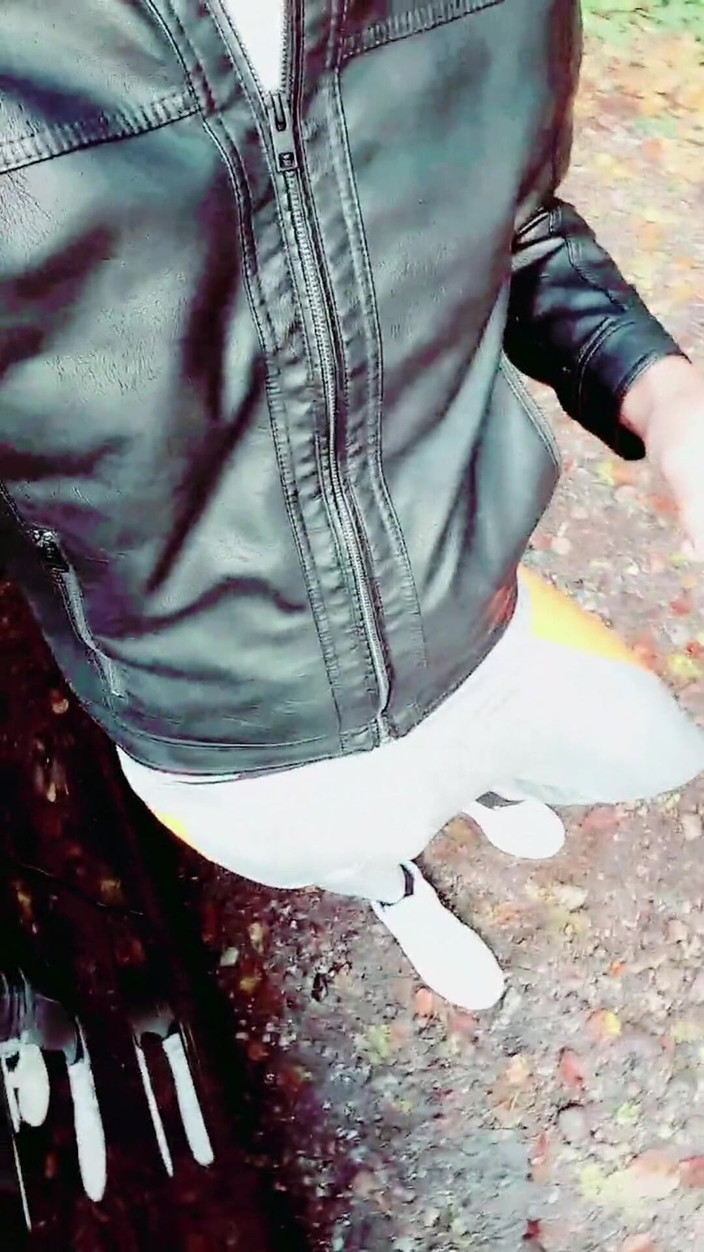 Slutboyben: Slutboyben cam4 - cewek seksi pesiar di lapangan parkir Schwerin B321