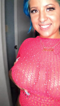 Latina milf con grandi tette naturali prende grande cazzo nero