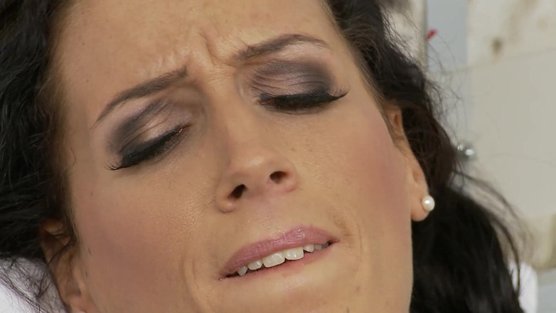 SEXUAL SIN: Awek dalam adegan seragam 3 si rambut coklat Tammie Lee mengongkek...