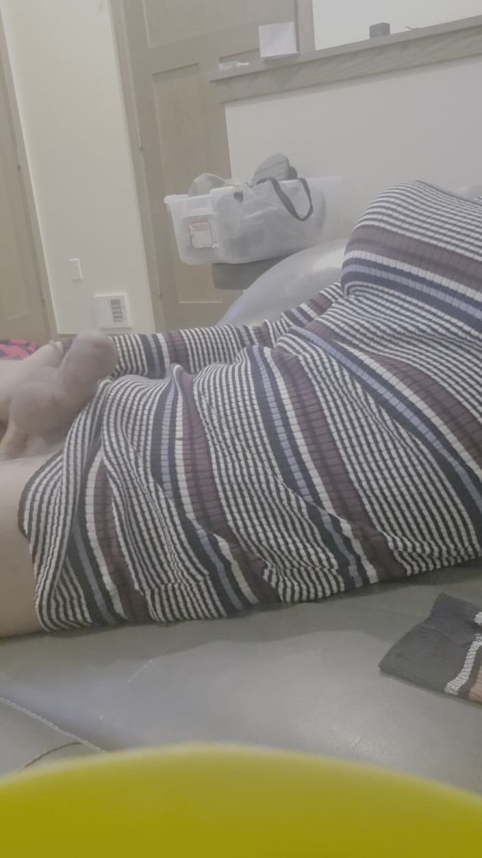 Natalie Slax: Tガール・シシー・ファン