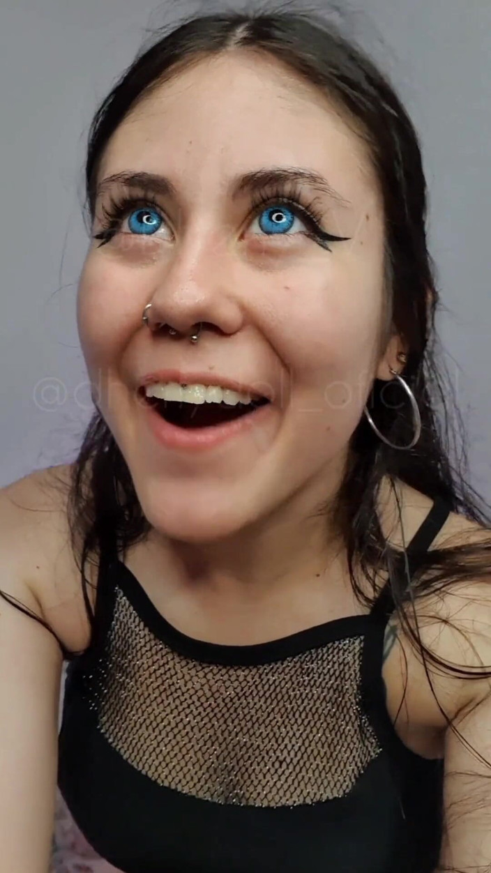 DherlyDoll: Mała dziwka połyka spermę po otrzymaniu kutasa w jej smacznej...