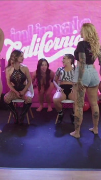 Pesta seks lesbian dengan latina terhangat yang pernah awak lihat