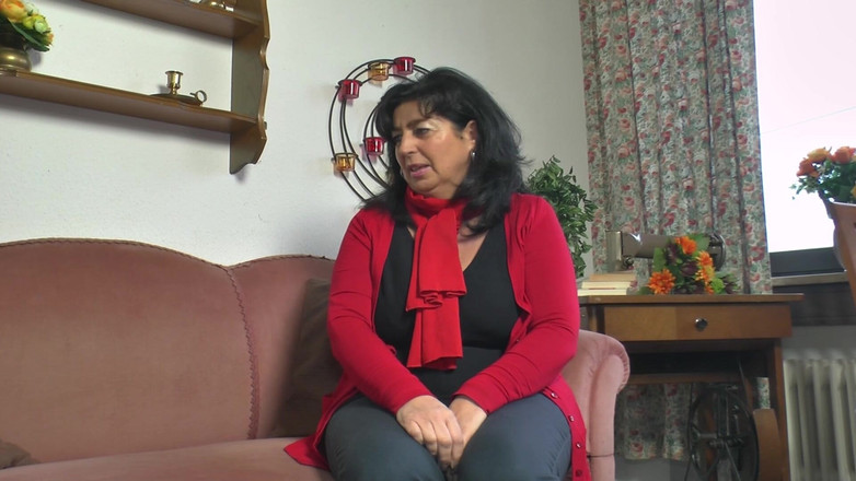 Deutsche Madchen: Prsatá německá babička pózuje v sólové akci