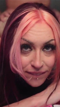 Maxxx steele matchte auf tinder mit heißer goth mitbewohnerin, also fick ihre kehle und komm auf ihr hurengesicht