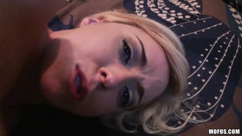 MOFOS: Mofos - si seksi rambut pirang jewel jensen mergokin levi cash...