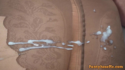 Pantyhose me porn videos: Tjock fru med naturliga bröst i strumpbyxor knullas av sin älskare