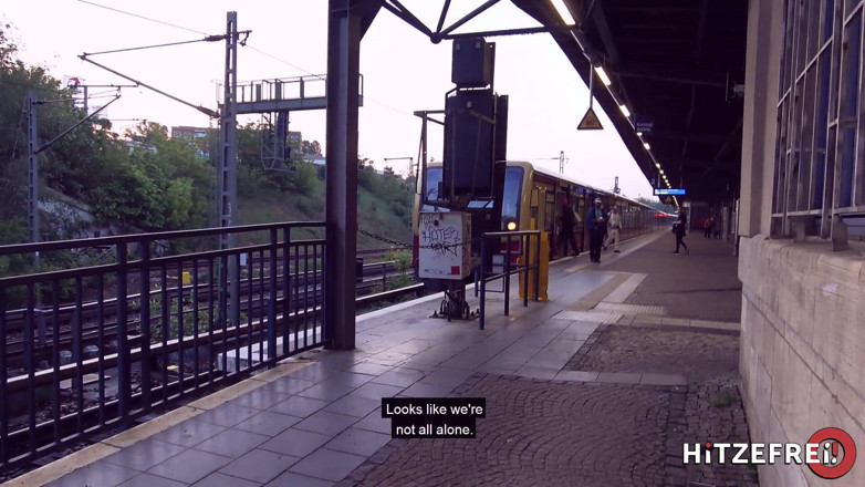 Hitzefrei: Blowjob at the train station, fuck in the sunrise