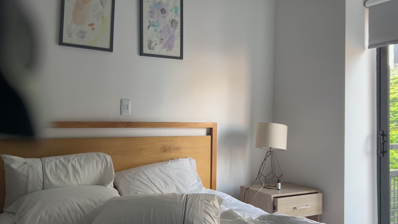 Andres Acosta: În culise cu o mamă sexy neagră țâțoasă, Alicia MILF