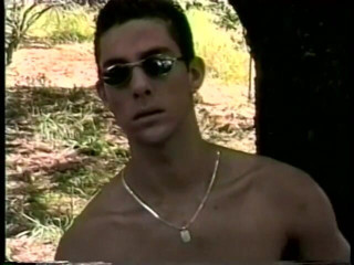 Gays Case: Joven amigo rasgado juega con su herramienta