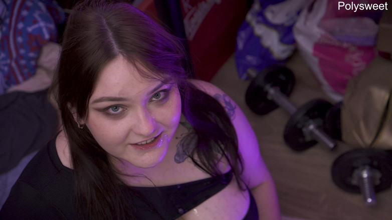 Polly Sweet: Maminka s velkými prsy dává úžasné kouření a polibky s spermatem...