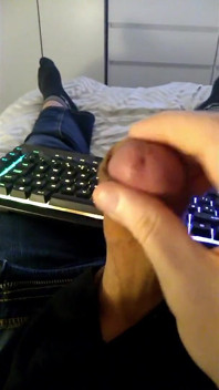 Quick Wank and Cum in My Jeans While Gaming