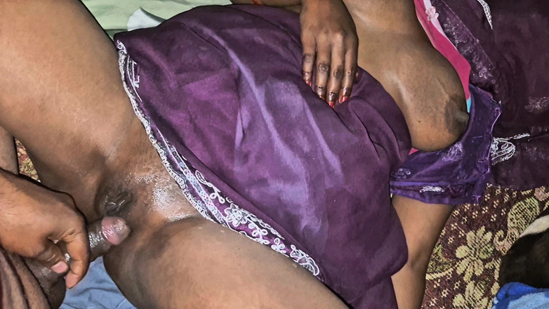 ExcitedWomen: Hintli teyze Hintli desi kocasıyla sert romantik seks yapıyor büyük...