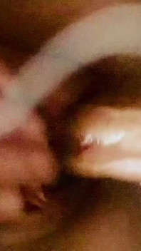 Aku suka goyangin dildo ukuran raksasaku