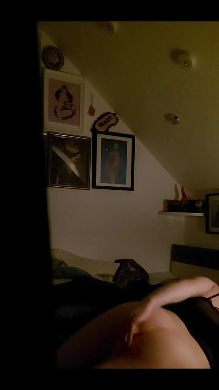 CherryOrchid: Bakış açısı sen benim gözetleme oda arkadaşımsın geceleri yatak odamda...