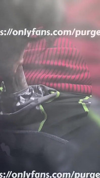 Schlanke dunkle haut, große lippen, autokopf