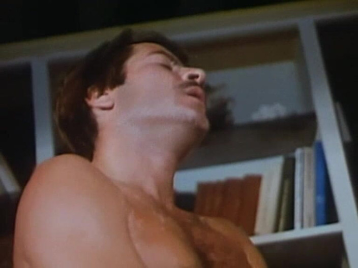 Java Consulting: France Lomay的打屁股，洗澡和在场景7：“secrétaire sans culotte” （1979） - 经典的XXX剪辑