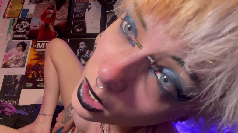 Glitterqueen1999: Goth Nostril Flaring, tření robertku, slintání rtěnkou