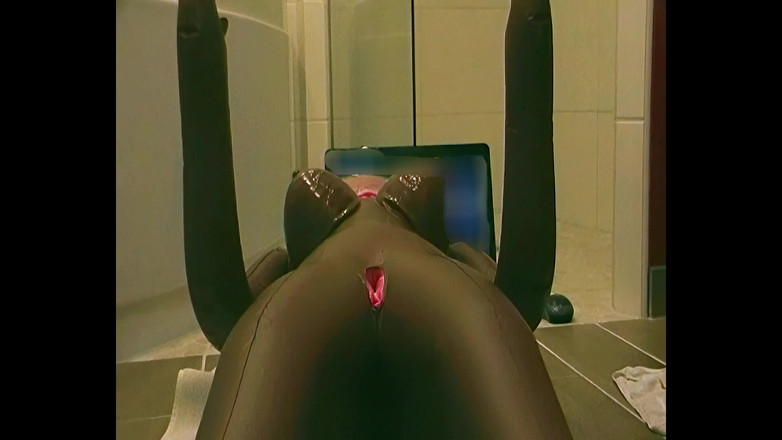 Mark Hannes: Sexdoll da đen chảy tràn tinh dịch thủ dâm