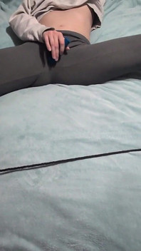 Esposa Fez Cócegas Enquanto Se Masturbava Com Brinquedo De Varinha