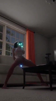 Une fille se masturbe en VR