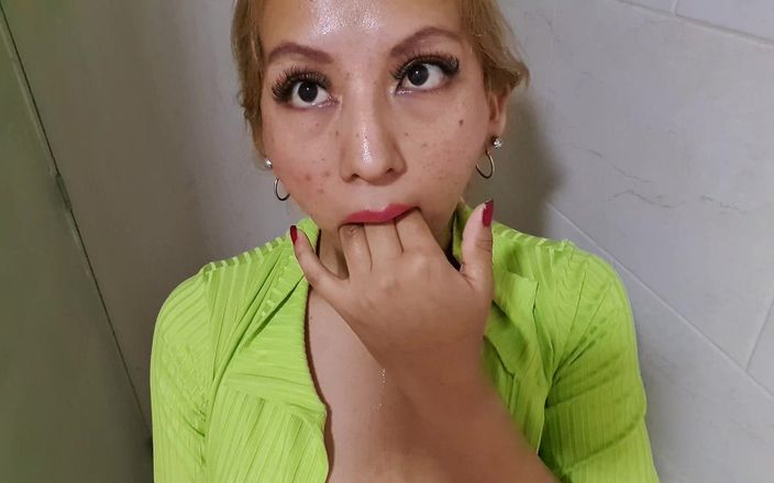 AgataDelphine: Jag gillar att suga fingrarna