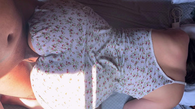 More Candy: Amatérský pár má skutečný sex v ranní creampie