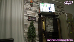 Angel: Netflixを見るようにガールフレンドを招待し、彼女は私のコックをつかんだ - エンジェル