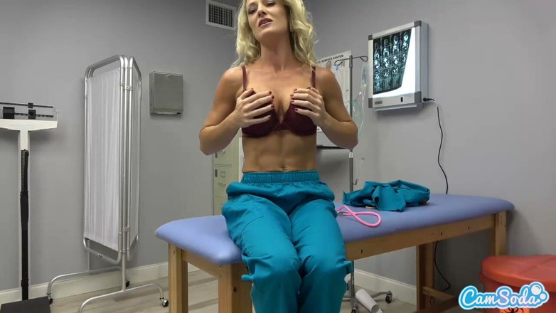 CamSoda: Madura Loira Enfermeira Sydney Hail Se Masturba No Trabalho