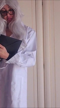 Gorąca seksowna doktor powraca: egzamin ginekologiczny na niej