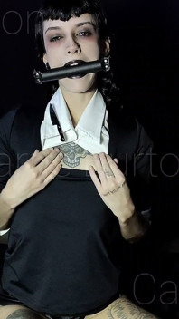 Wednesday Addams Spielt Mit Ihrer Muschi